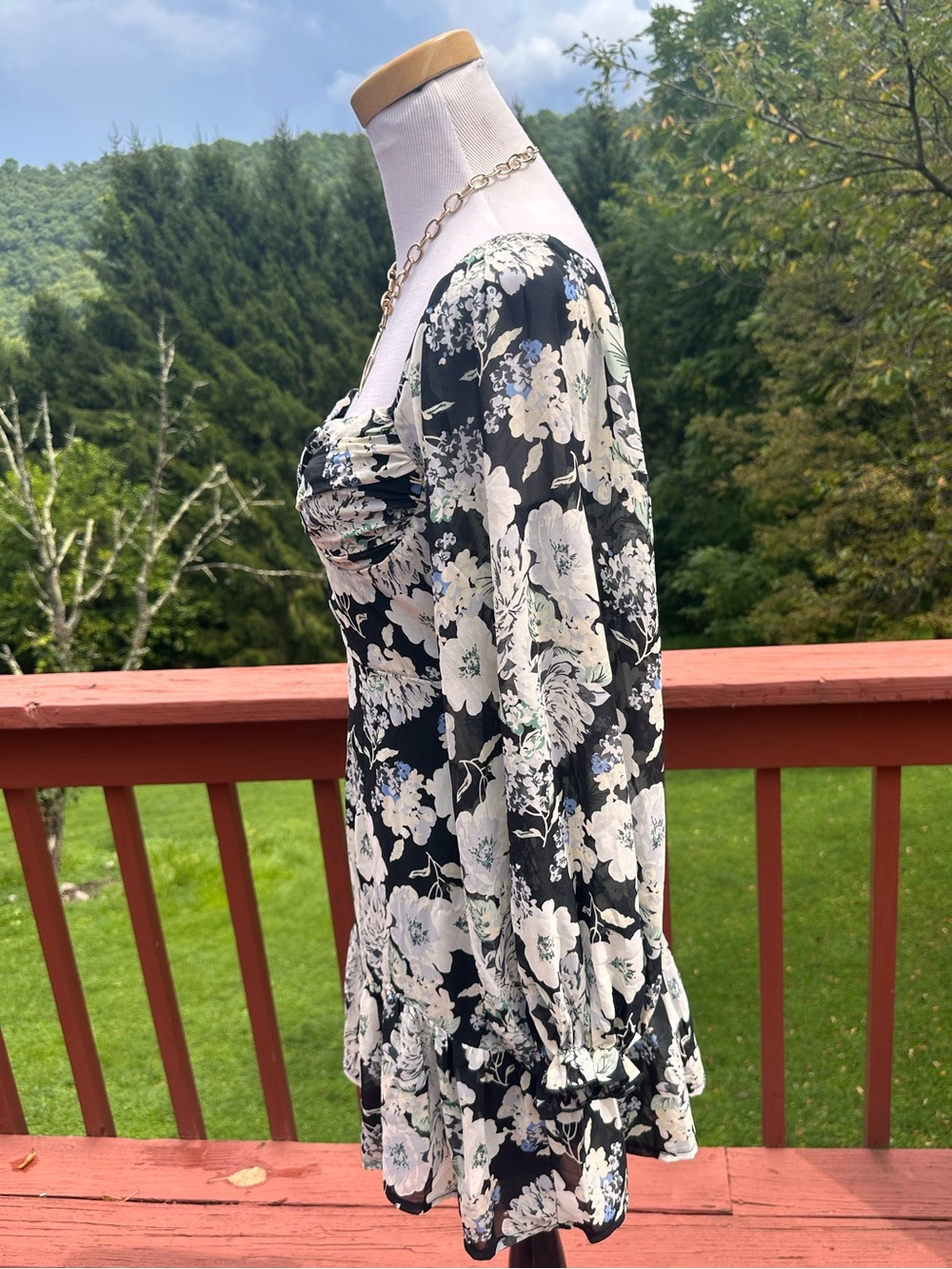Urban Outfitters Love Triangle Black Floral Balloon-Sleeve Sweetheart Mini Dress - Picture 4 of 7